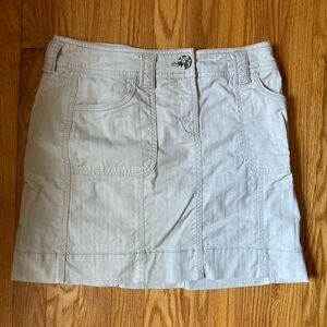 White House Black Market Khaki Skirt with Pockets ✨✨✨